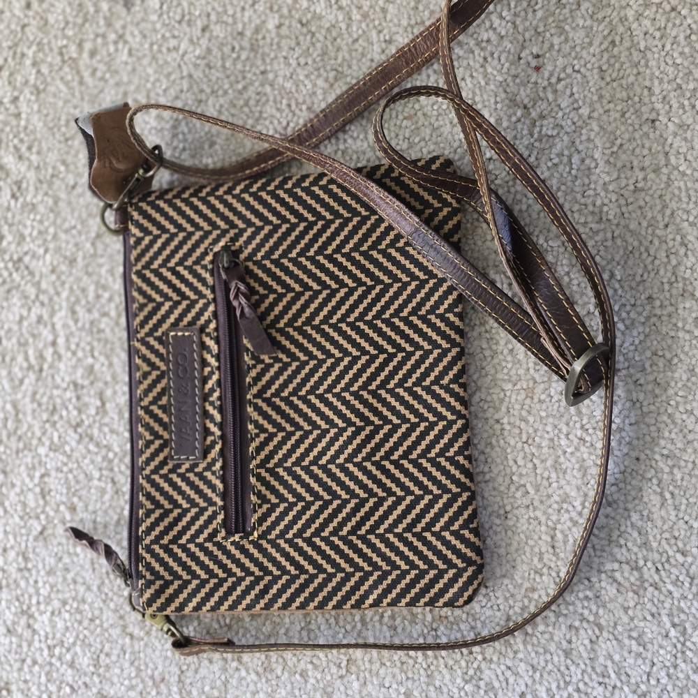 👜Brown and Black Patterned Leather Purse